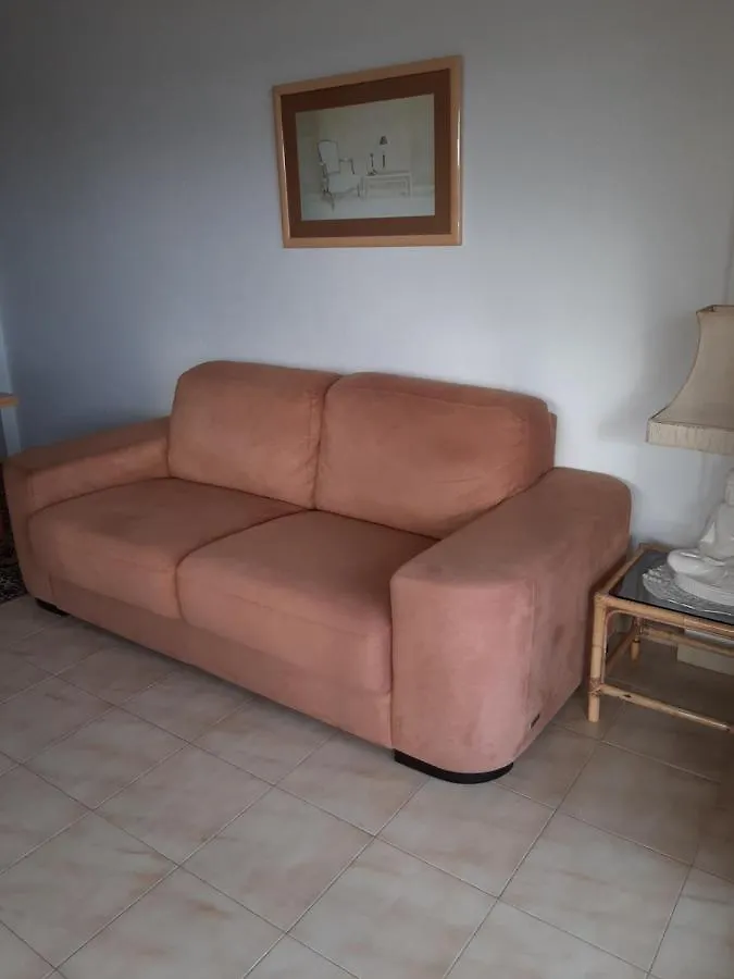 Plage Vue: Beachfront Retreat with Pool and City Access Cambrils