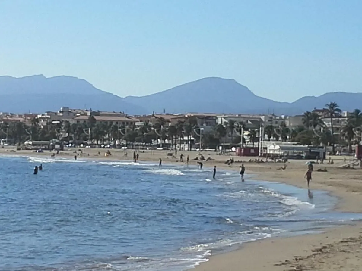 50 M De La Plage! Proche Du Centre Ville! Piscine! Vue Sur Mer Et Montagnes! Wifi! 2 Velos A Disposition! Cambrils