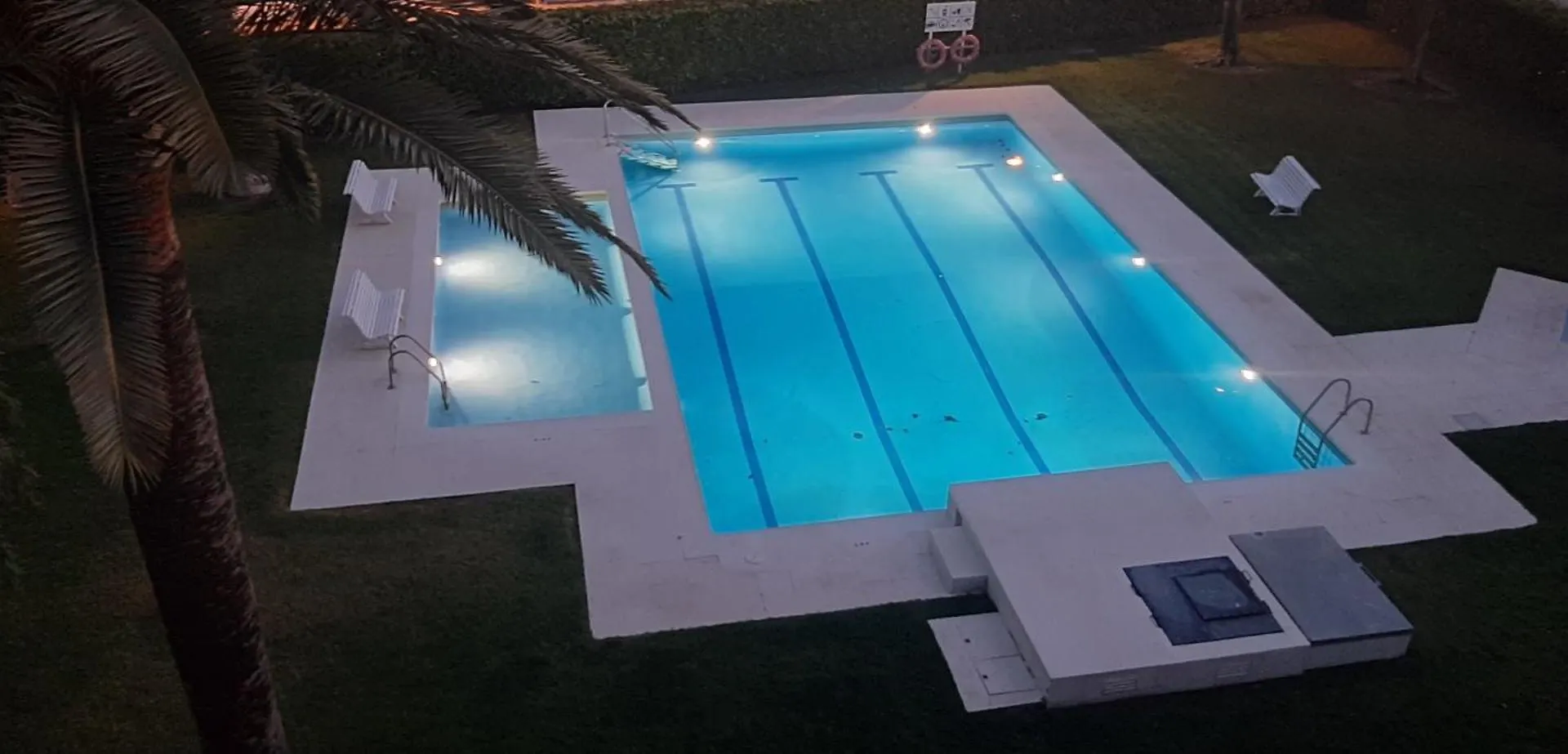 Plage Vue: Beachfront Retreat with Pool and City Access Cambrils