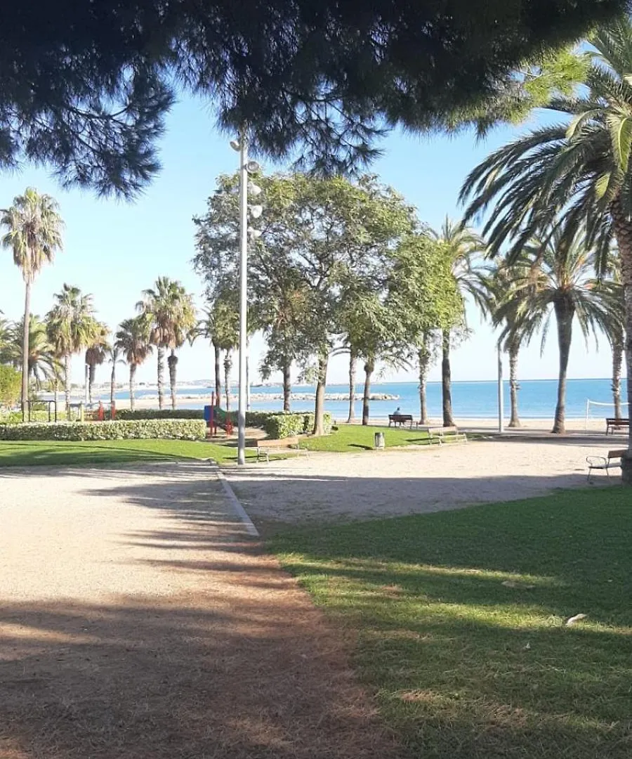 50 M De La Plage! Proche Du Centre Ville! Piscine! Vue Sur Mer Et Montagnes! Wifi! 2 Velos A Disposition! Cambrils 0*,  Spanje