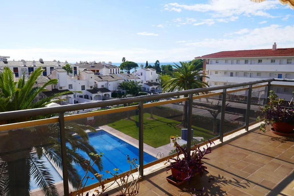 Plage Vue: Beachfront Retreat with Pool and City Access Cambrils