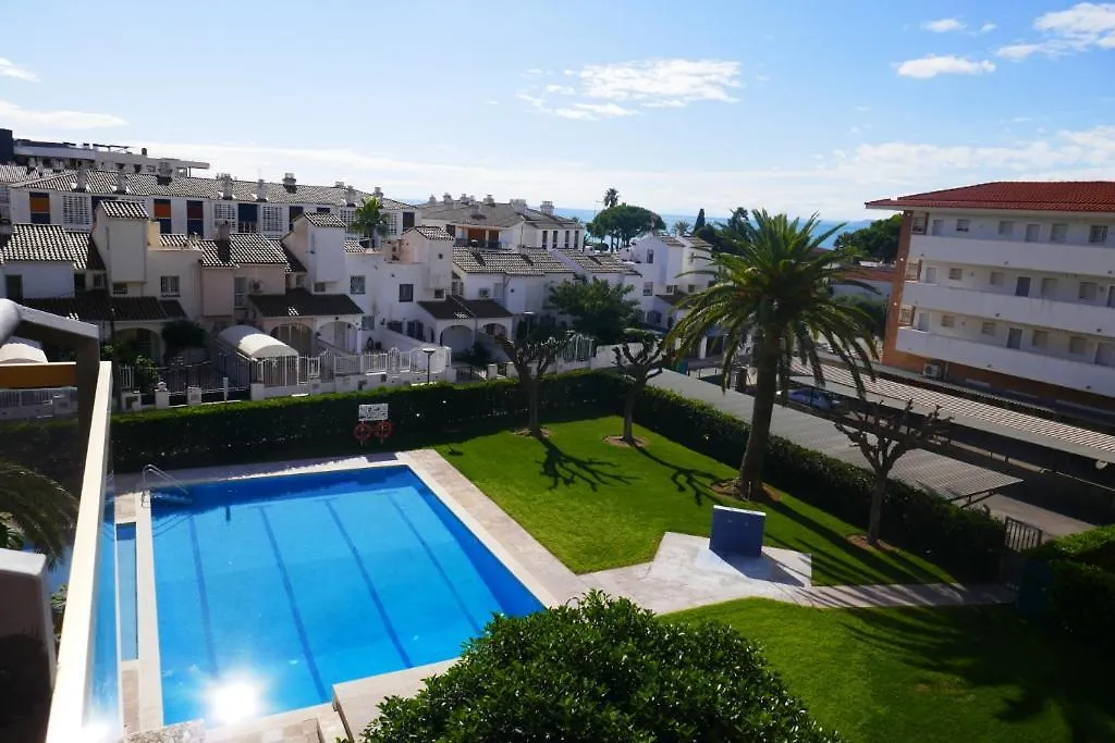 Plage Vue: Beachfront Retreat with Pool and City Access Cambrils Apartment